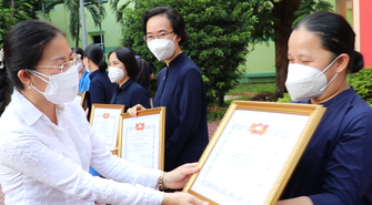 Tri ân các tình nguyện viên tôn giáo phục vụ tại bệnh viện điều trị Covid-19