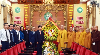 Phó Thủ tướng Thường trực Phạm Bình Minh chúc mừng Đại lễ Phật đản