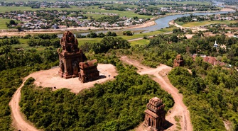 Khám phá vẻ đẹp ngàn năm của thành, tháp cổ bên bờ sông Côn