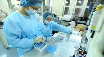 Nhà khoa học nữ trong đại dịch Covid-19: Chưa bao giờ yêu 2 tiếng "bình thường" đến thế