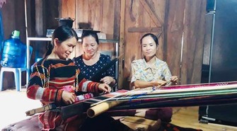 Bình Định: Phụ nữ dân tộc Ba Na góp phần giữ gìn, phát triển nghề dệt thổ cẩm truyền thống