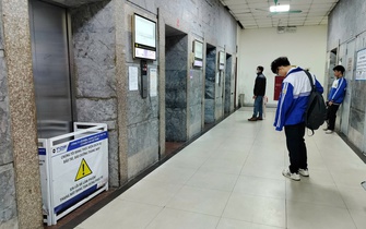 Hàng loạt thang máy gặp sự cố tại chung cư Đại Thanh: Cư dân hoảng loạn vì bị mắc kẹt gần 40 phút 