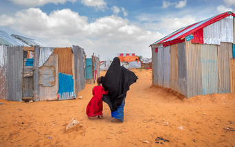 Somalia: Cuộc sống đói khổ và đầy rủi ro của người dân bên trong các trại di tản
