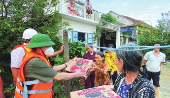 Tích cực hỗ trợ người dân miền Trung - Tây Nguyên khắc phục hậu quả mưa lũ
