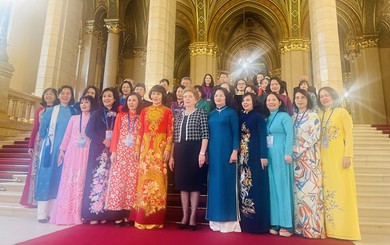 Diễn đàn Phụ nữ Việt Nam lần đầu tiên được tổ chức tại Nhà Quốc hội Hungary