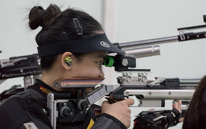 Các nữ xạ thủ tranh tài tại giải vô địch bắn súng Quốc gia 2023
