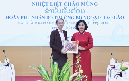 Chủ tịch Hội LHPN Việt Nam tiếp Phu nhân Bộ trưởng Bộ Ngoại giao Lào