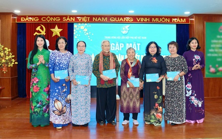 Trung ương Hội LHPN Việt Nam gặp mặt cán bộ hưu trí phía Nam nhân dịp Tết Bính Ngọ 2026