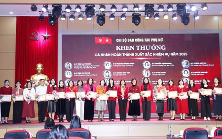 Chi bộ Ban Công tác Phụ nữ sinh hoạt chuyên đề kỷ niệm 96 năm Ngày thành lập Đảng