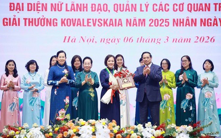 Video: Thủ tướng gặp mặt đại diện nữ lãnh đạo và trao Giải thưởng Kovalevskaia năm 2025