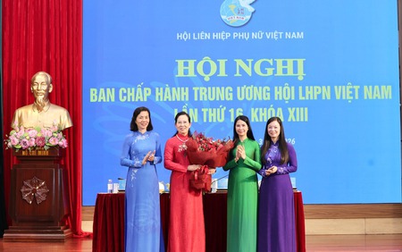 Video: Bà Lê Thị Thủy được bầu làm Chủ tịch Hội LHPN Việt Nam