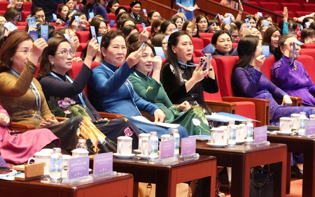 789 đại biểu bước vào Phiên làm việc thứ nhất Đại hội Phụ nữ toàn quốc lần thứ XIV