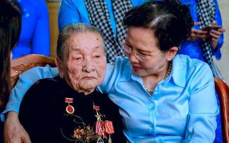Chủ tịch Hội LHPN Việt Nam Lê Thị Thủy dự chương trình "Bữa cơm bên Mẹ"