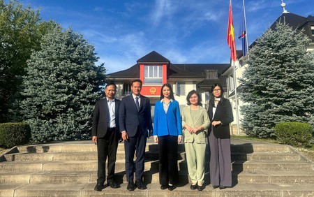 Đoàn công tác Hội LHPN Việt Nam và TYM thăm Phái đoàn Thường trực Việt Nam tại Geneva