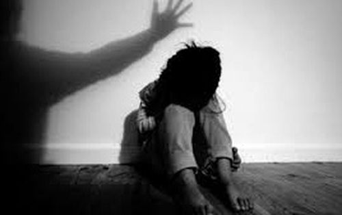 Con gái 14 tuổi than chóng mặt, mẹ đưa đi khám mới phát hiện con đã mang thai 7 tuần