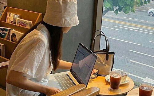 Lương thưởng giảm mạnh, tiêu thế nào để Tết vẫn vui?