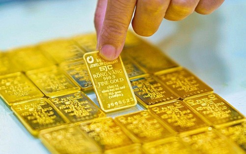 Giá vàng tăng lên 122 triệu đồng