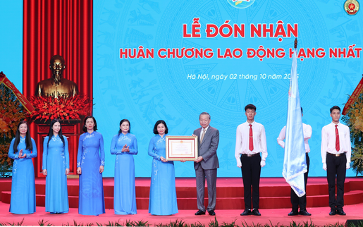 Hội Liên hiệp Phụ nữ Việt Nam đón nhận Huân chương Lao động hạng Nhất