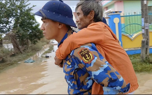 Vùng 4 Hải quân sẵn sàng ứng cứu dân trước bão số 15