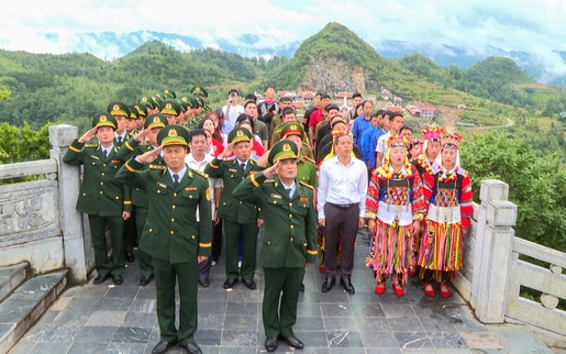 Bức thư từ hậu phương chạm trái tim người lính Biên phòng Lũng Cú