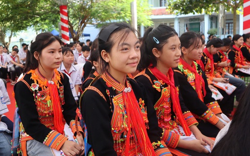 Chính phủ quy định 14 nhóm học sinh, sinh viên được miễn học phí