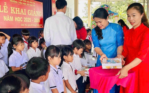Phụ nữ Quảng Ngãi đồng hành cùng học sinh trong ngày khai giảng năm học mới