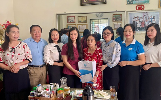Phó Chủ tịch Hội LHPN Việt Nam tri ân nữ Đảng viên và tặng quà trẻ em có hoàn cảnh khó khăn tại Sơn La