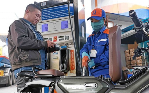 Thị trường xăng dầu biến động trái chiều, RON95-III giảm còn 18.631 đồng