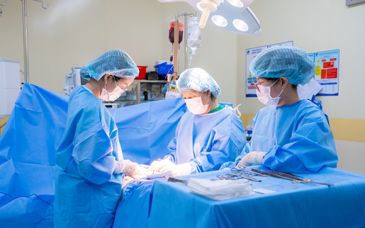 Phẫu thuật lấy khối u xơ tử cung to bằng quả bóng chuyền 