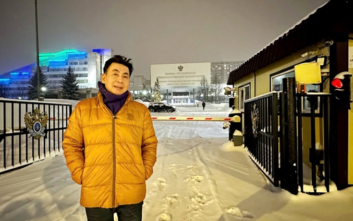 "Trốn" Tết, ca sĩ Đoan Trường sang Nga thăm lại trường cũ