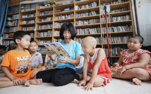 Người giữ những "trang đời" dang dở của các em bé ung thư