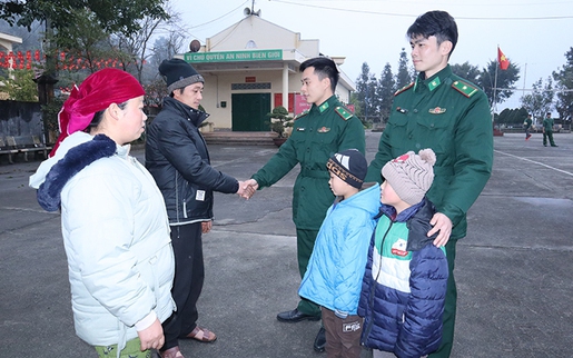 Ấm tình "con nuôi Đồn Biên phòng"