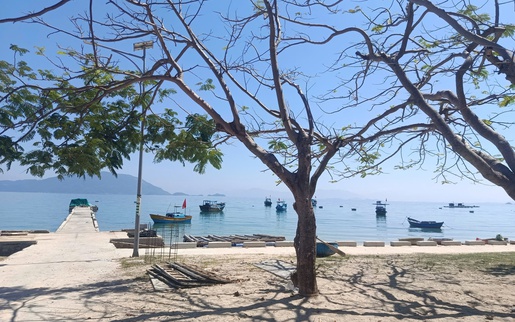 Người dân thôn đảo Điệp Sơn ngóng điện, chờ đò, mơ đổi đời giữa biển mây