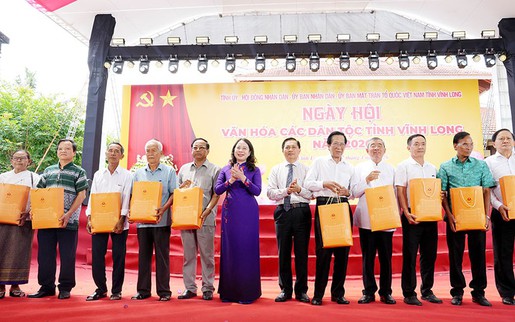 Phó Chủ tịch nước Võ Thị Ánh Xuân dự Ngày hội Văn hóa các dân tộc tỉnh Vĩnh Long