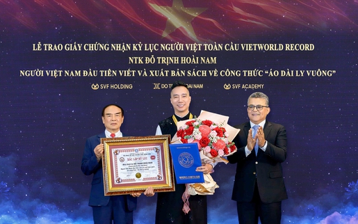 Cuốn sách về áo dài ly vuông được xác lập kỷ lục toàn cầu