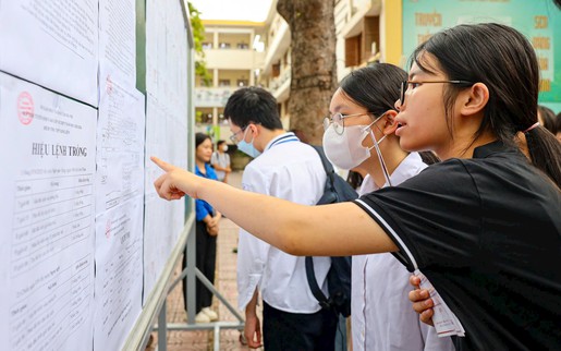 Áp lực thi lớp 10 ở Hà Nội: Phụ huynh, học sinh "nín thở" vì căng thẳng