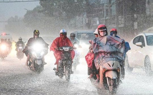 Không khí lạnh tràn về, miền Bắc có mưa dông diện rộng từ đêm 7/5