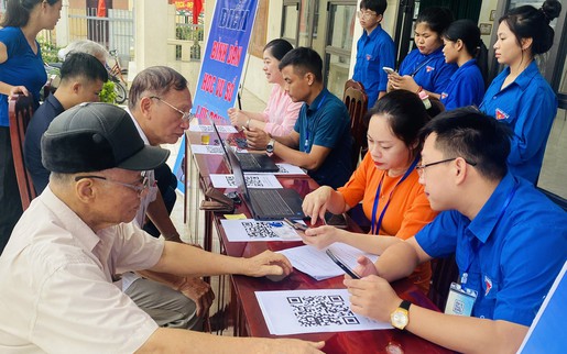 41 Tổ chuyển đổi số cộng đồng ở xã Thường Tín: "Cánh tay nối dài" đưa công nghệ đến từng người dân