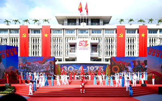Phụ nữ góp phần làm nên tầm vóc Thành phố mang tên Bác