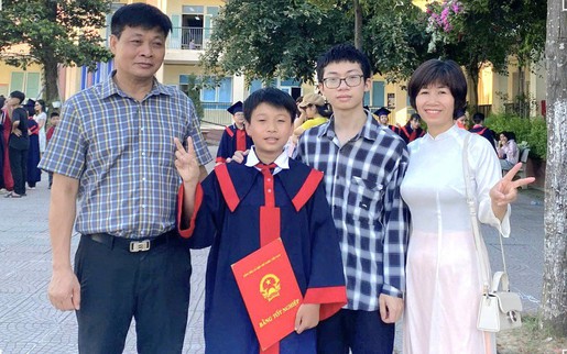 Diễn đàn tháng 9: Bớt những áp lực vô hình để trả lại niềm vui đến trường cho con
