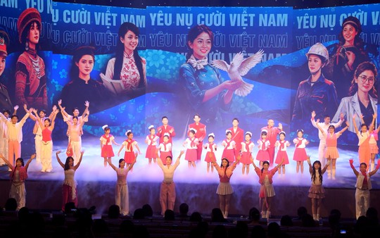 "Rạng ngời phụ nữ Việt Nam" tôn vinh cống hiến, lan tỏa khát vọng vươn xa