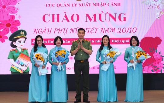 Bản lĩnh của phụ nữ Quản lý xuất nhập cảnh qua cuộc thi "Cặp đôi hoàn hảo - Trí, Tài, Sắc"