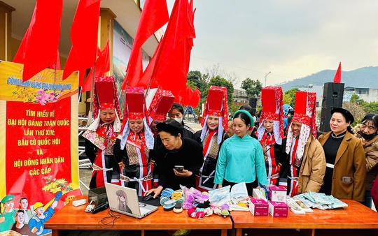 Tuyên truyền về bầu cử đại biểu Quốc hội và HĐND các cấp cho hội viên, phụ nữ biên giới