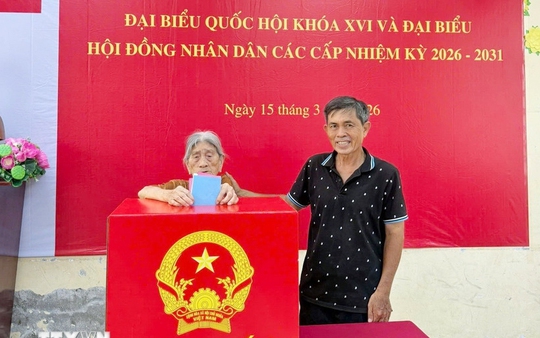 Khoảnh khắc đẹp trong ngày bầu cử tại Cần Thơ