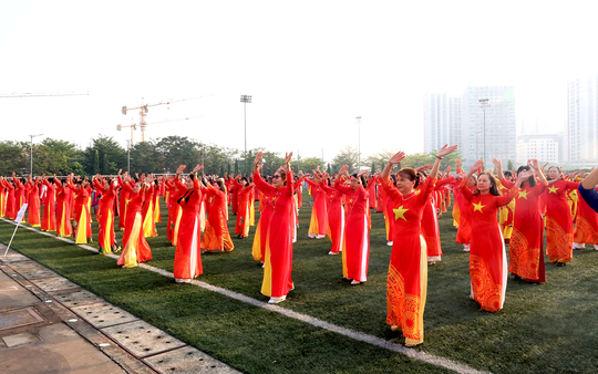 TPHCM: Hơn 3.000 người đồng diễn dân vũ kỷ niệm Ngày Quốc tế Phụ nữ 8/3