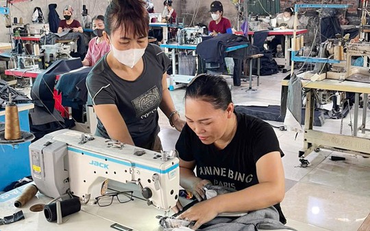 Từ chiếc máy đi mượn đến lập xưởng may ở quê