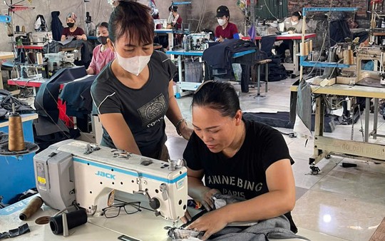 Từ chiếc máy đi mượn đến lập xưởng may ở quê