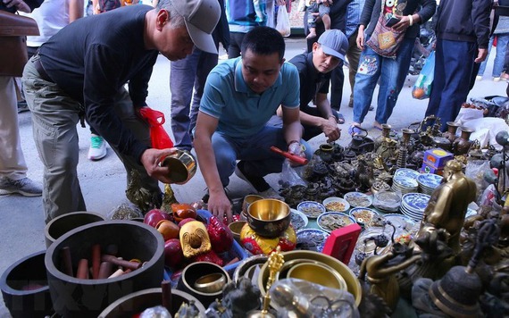 Nam Định: Tấp nập chợ Viềng - phiên chợ "mua may, bán rủi"