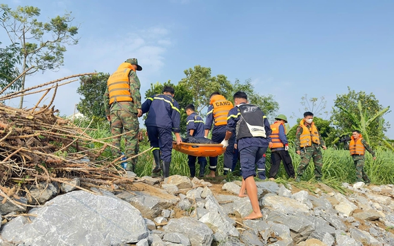 Đã tìm thấy 5 thi thể của 5 học sinh mất tích trên sông Hồng