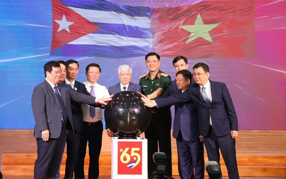 Vận động ủng hộ nhân dân Cuba với chủ đề 